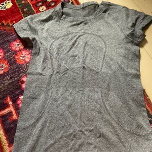 Lululemon dark grey short sleeve size 6